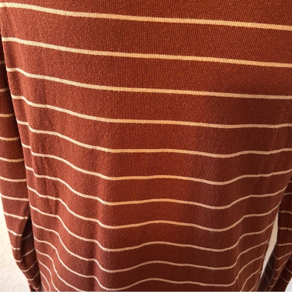 sweater size small - Picture 4 of 6